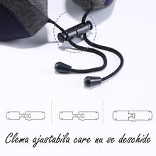 Încarcă imaginea în vizualizatorul Galerie, Perna de gat pentru calatorie din spuma cu memorie, saculet transport, dopuri pentru urechi si masca pentru ochi incluse, clema ajustabila, gri